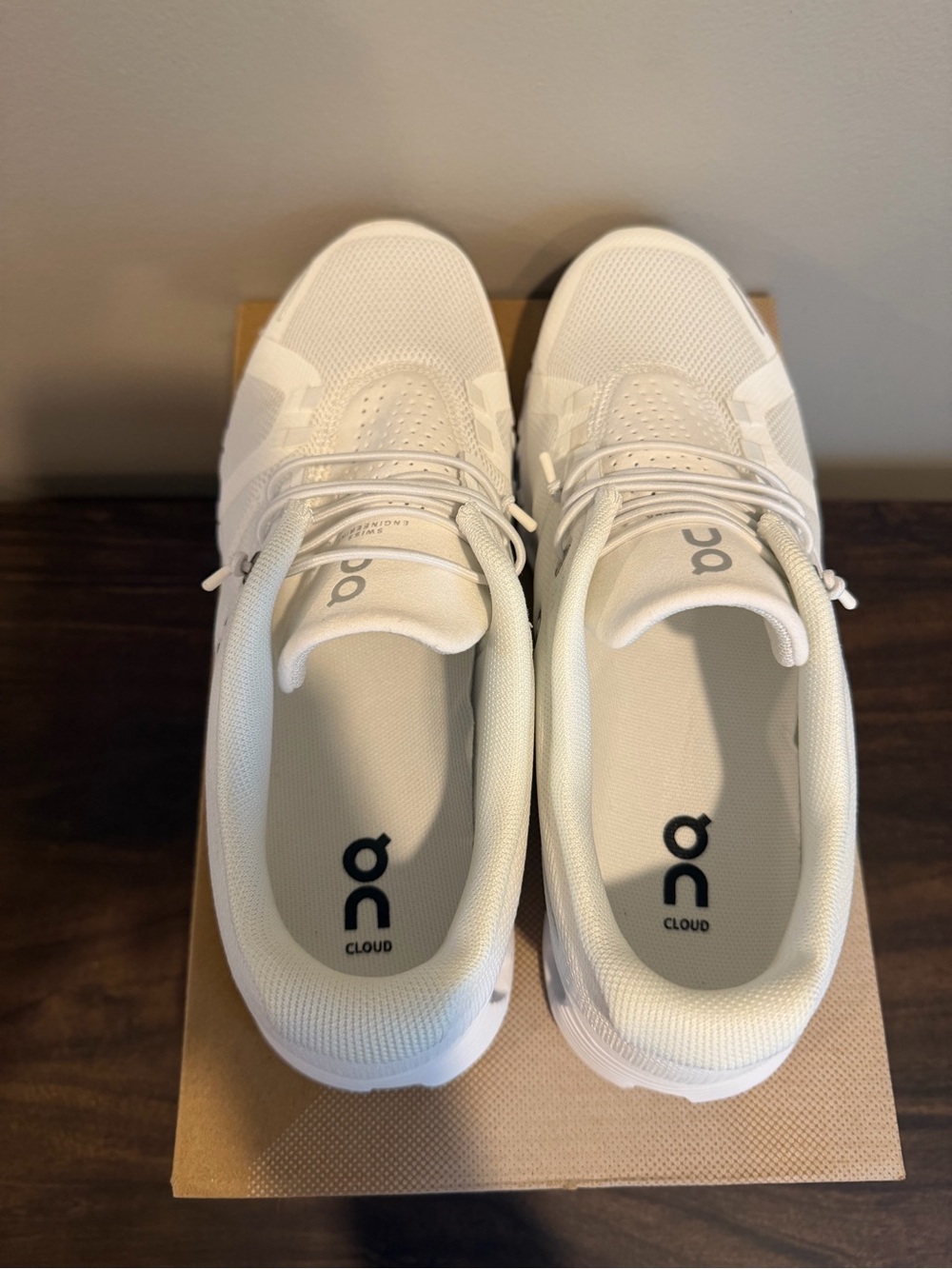 Women’s On Cloud 5 All White Sneakers Size 8.5 - Picture 2 of 7